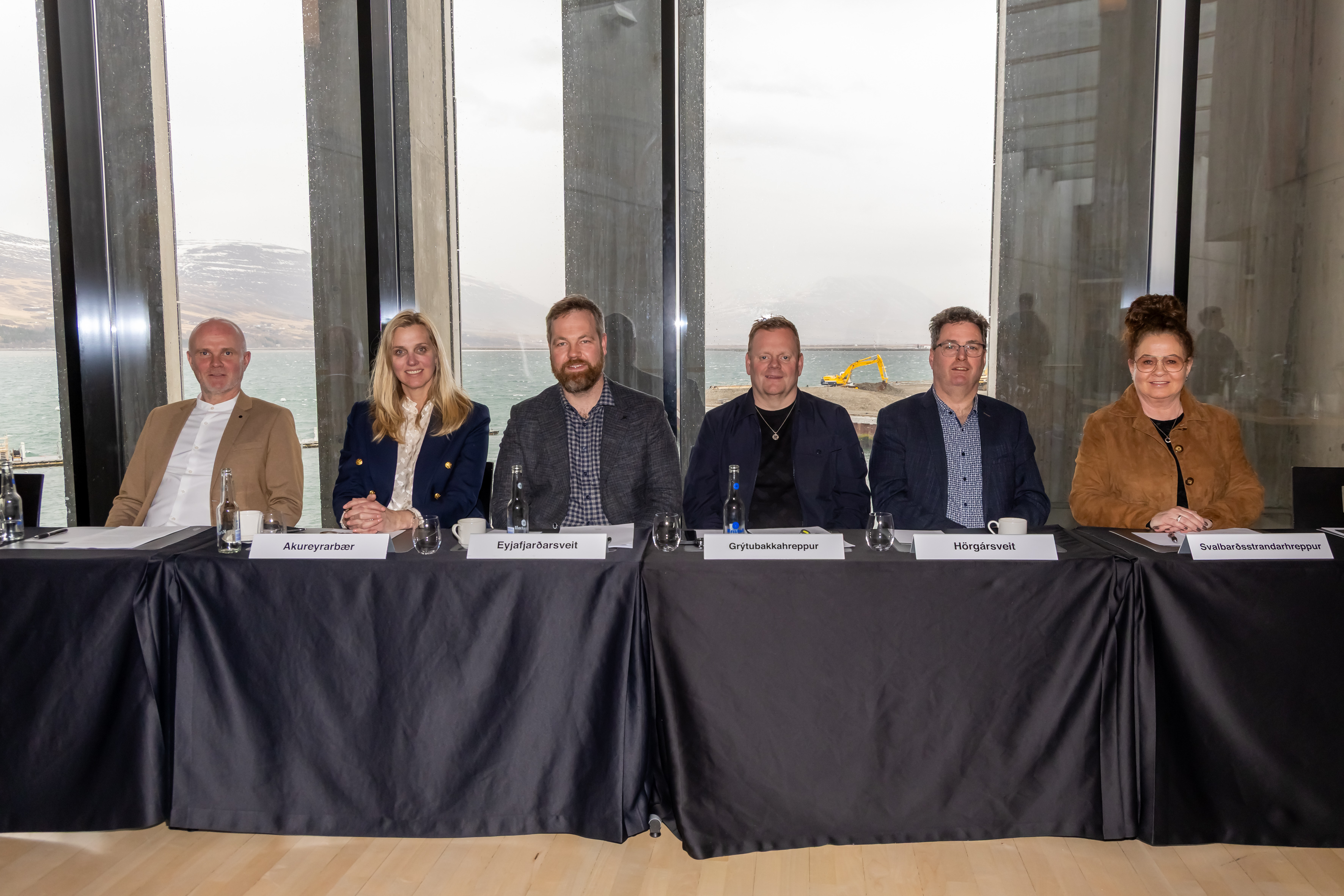 Aðalfundur Norðurorku hf. 2025. Frá vinstri: Hlynur Jóhannsson stjórnarformaður, Ásthildur Sturludóttir Akureyrarbær, Hermann Ingi Gunnarsson Eyjafjarðarsveit, Gísli Gunnar Oddgeirsson Grýtubakkahrepp, Jónas Þór Jónasson Hörgársveit og Þórunn Sif Harðardóttir Svalbarðsstrandarhrepp.  (Mynd: Axel Þórhallsson)