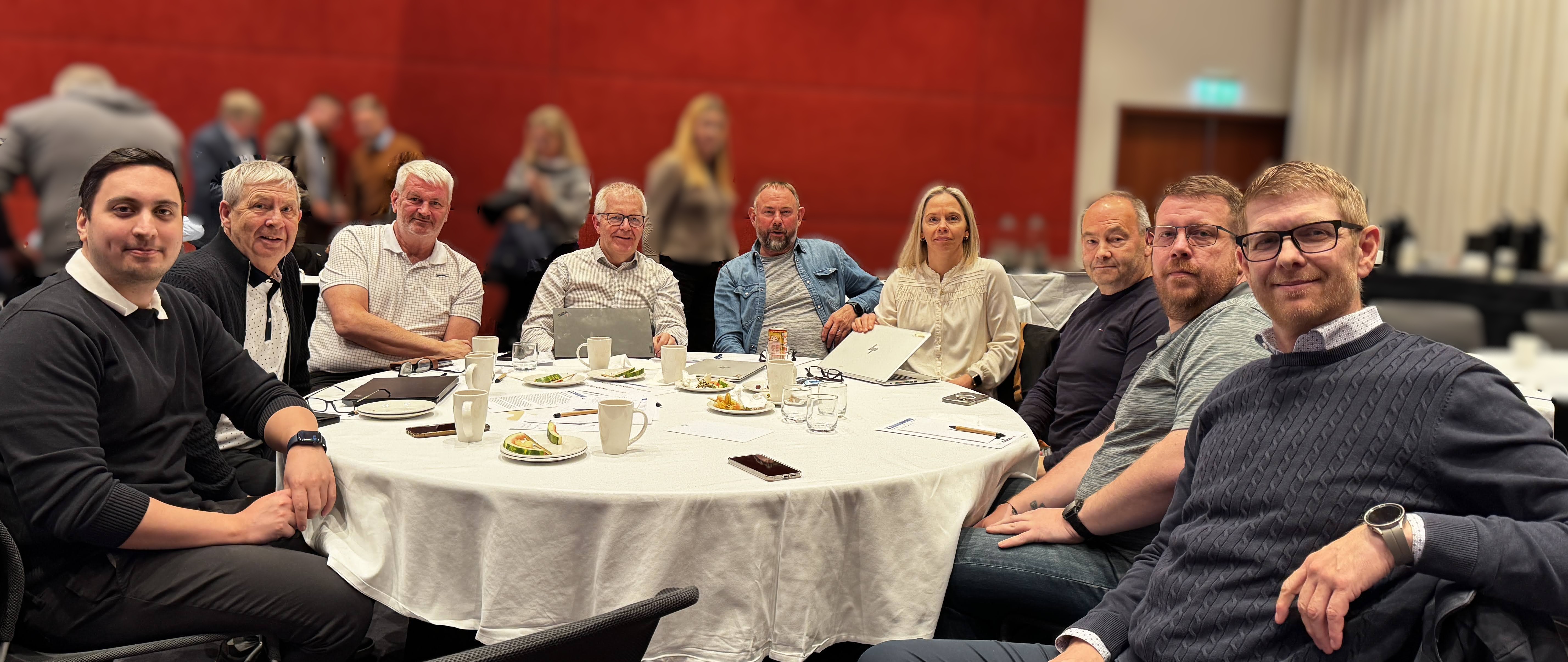 Á NSR æfingu í nóvember 2025. Frá vinstri: Fjórir starfsmenn OV, Eyþór Björnsson forstjóri, Gunnur Ýr, Ásmundur, Gunnar Freyr og Ólafur Róbert frá Norðurorku.