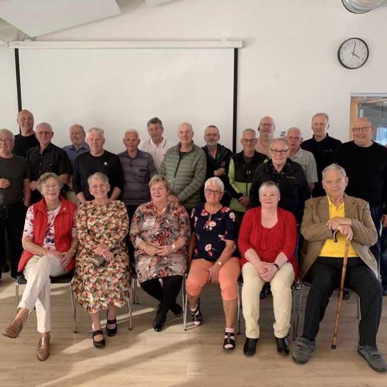 Fyrrverandi starfsfólk Rafveitu Akureyrar í afmæliskaffi v/100 ára afmæli rafveitu á Akureyri (Mynd: Gunnur Ýr Stefánsdóttir)