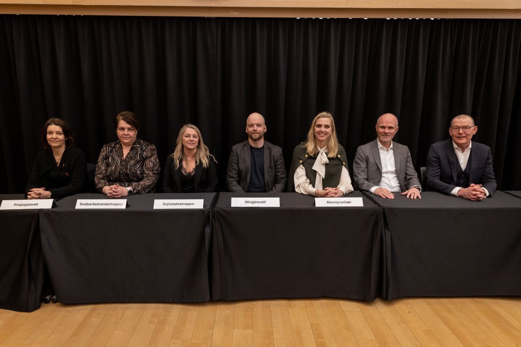 Aðalfundur 2022. F.v. Dagbjört Jónsdóttir, Björg Erlingsdóttir, Fjóla Valborg Stefánsdóttir, Axel Grettisson, Ásthildur Sturludóttir, Hlynur Jóhannsson stjórnarformaður og Helgi Jóhannesson forstjóri.