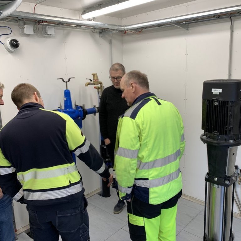 Kynnisferð starfsfólks haustið 2022. Ný dælu- og dreifistöð við Hlíðarenda skoðuð. (Mynd: Gunnur Ýr Stefánsdóttir)
