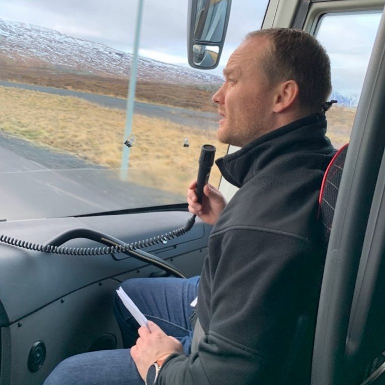 Kynnisferð starfsfólks haustið 2022. Hjalti Steinn Gunnarsson sagðir frá helstu framkvæmdum í hitaveitu. (Mynd: Gunnur Ýr Stefánsdóttir)