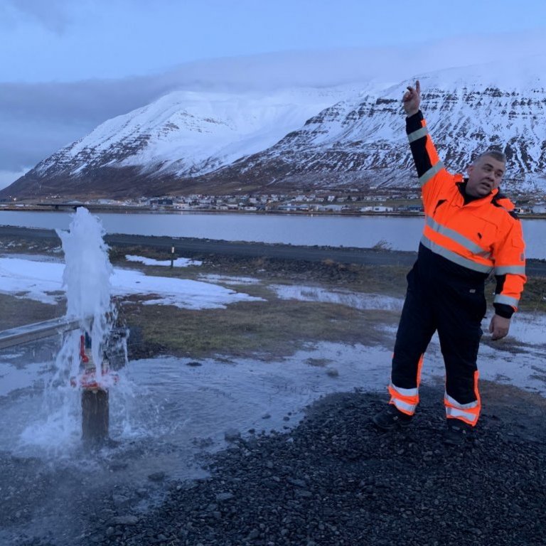 Kynnisferð starfsfólks haustið 2022. Ingvi Óskarsson sagði frá borun hitastigulshola á Ólafsfirði. (Mynd: Gunnur Ýr Stefánsdóttir)