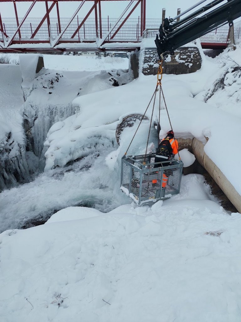 Við Glerárvirkjun (Mynd: Jón Örvar Gíslason)