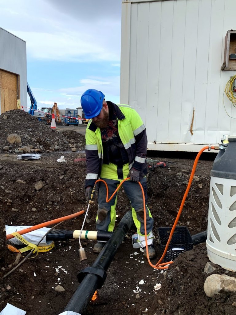 Fannar að krumpa (Mynd: Gunnur Ýr Stefánsdóttir)