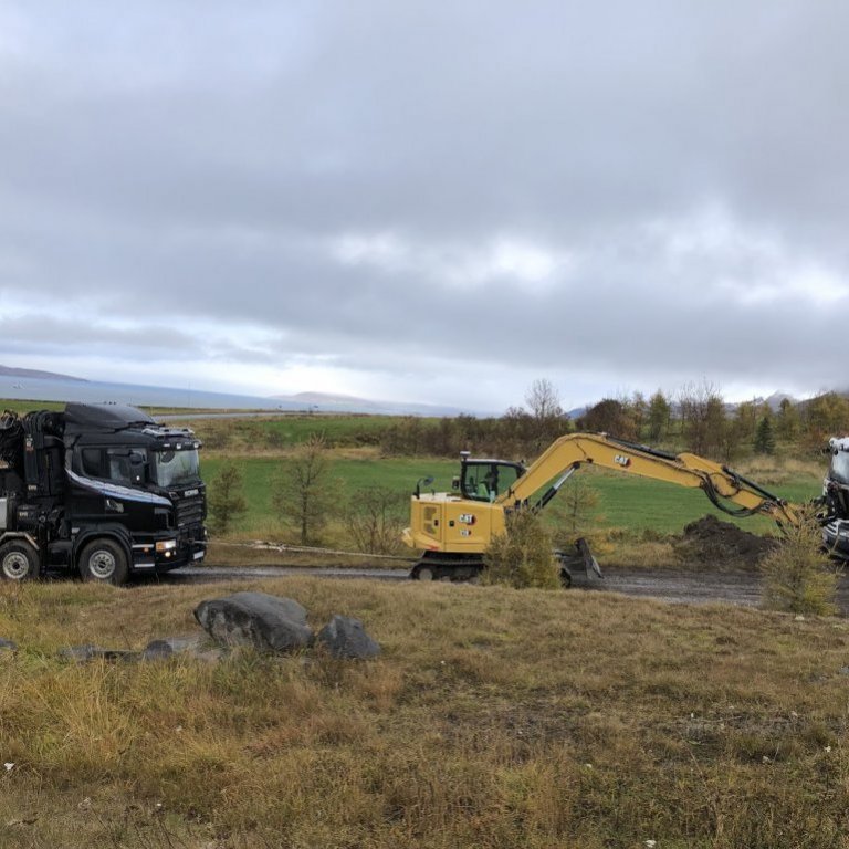 Endurnýjun vatnsveitutanks á Svalbarðsströnd. (Mynd: Hörður Hafliði Tryggvason)